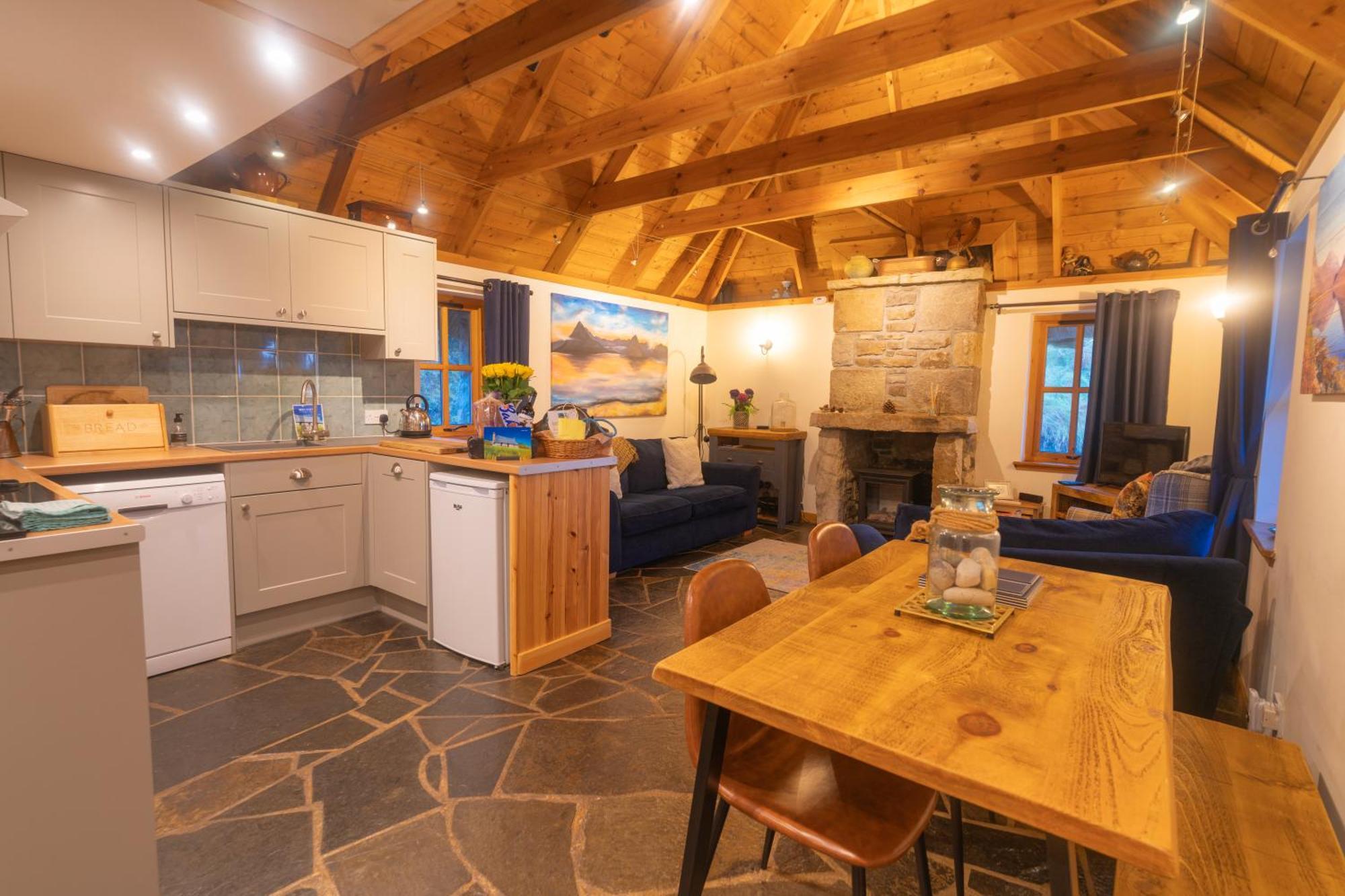 Tigh Lachie, Mary'S Thatched Cottages, Elgol, Isle Of Skye Eksteriør billede